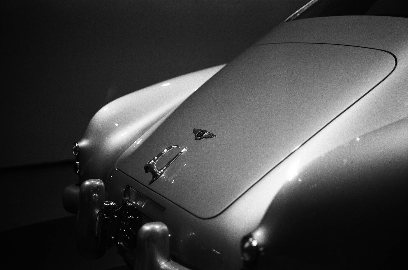 Schwarz-Weiss Fotografie des Bentleys R-Type Continental