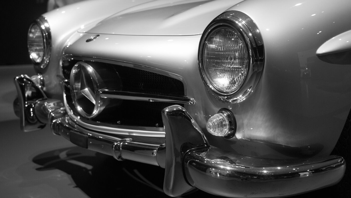 Schwarz-Weiss Fotografie des Mercedes-Benz 300 SL Coupe