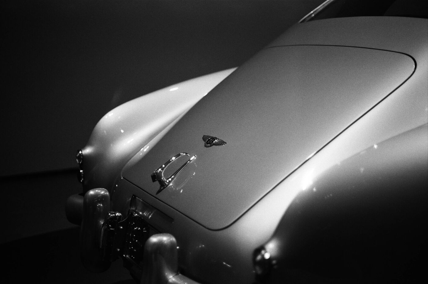Schwarz-Weiss Fotografie des Bentleys R-Type Continental